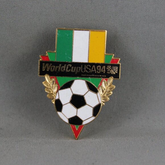 Team Ireland Soccer Pin - 1994 World Cup by Peter David - Flag and Ball - Picture 1 of 3